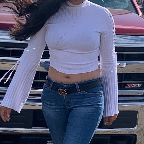 White - Picture 4 of 4